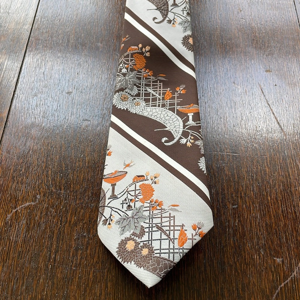 Vintage Story Cravats neck tie w Asian motif, brown/ivory